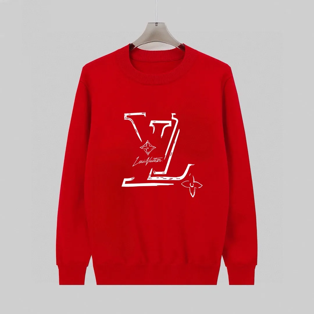 🅿️240 【LV Louis Vuitton】Autumn and winter classic round neck pullover sweater, in full condition! ! ! Wool blended fabric, the latest model in 2025, golden ratio! ! Slim-fitting soft gold, versatile and practical item, the combination and practicality are extremely powerful, simple and elegant, and classy! To create your own style, it is highly recommended to buy it in two colors. The standard slim fit tailoring process is suitable for both young and old men. It is knitted from wool and will not cause any discomfort! While keeping warm, it is stylish, textured and wearable, and the classic logo with contrasting colors on the chest feels in place! ! Recommended for regular customers! ! Size M-3XL (maximum wear: 190 pounds)